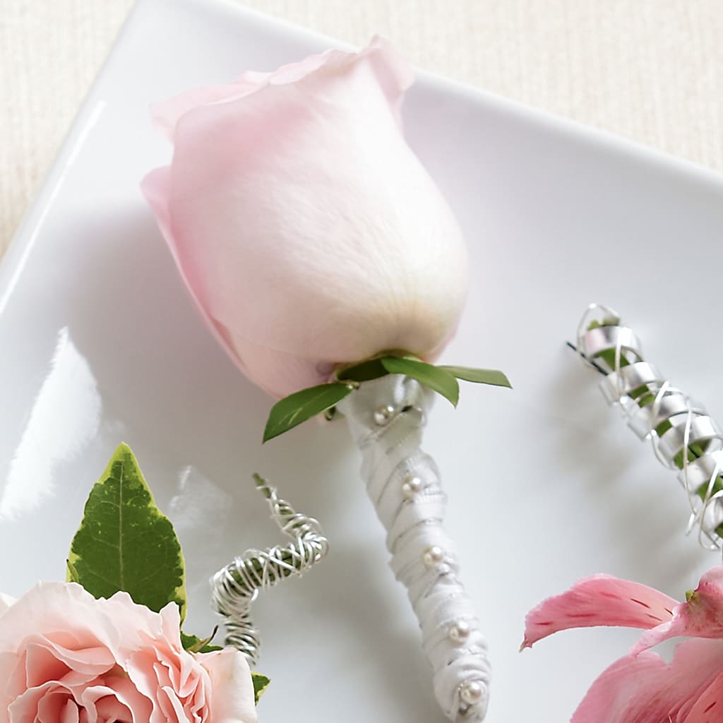 Pink Rose Boutonniere – Miami Flowers, Miami FL