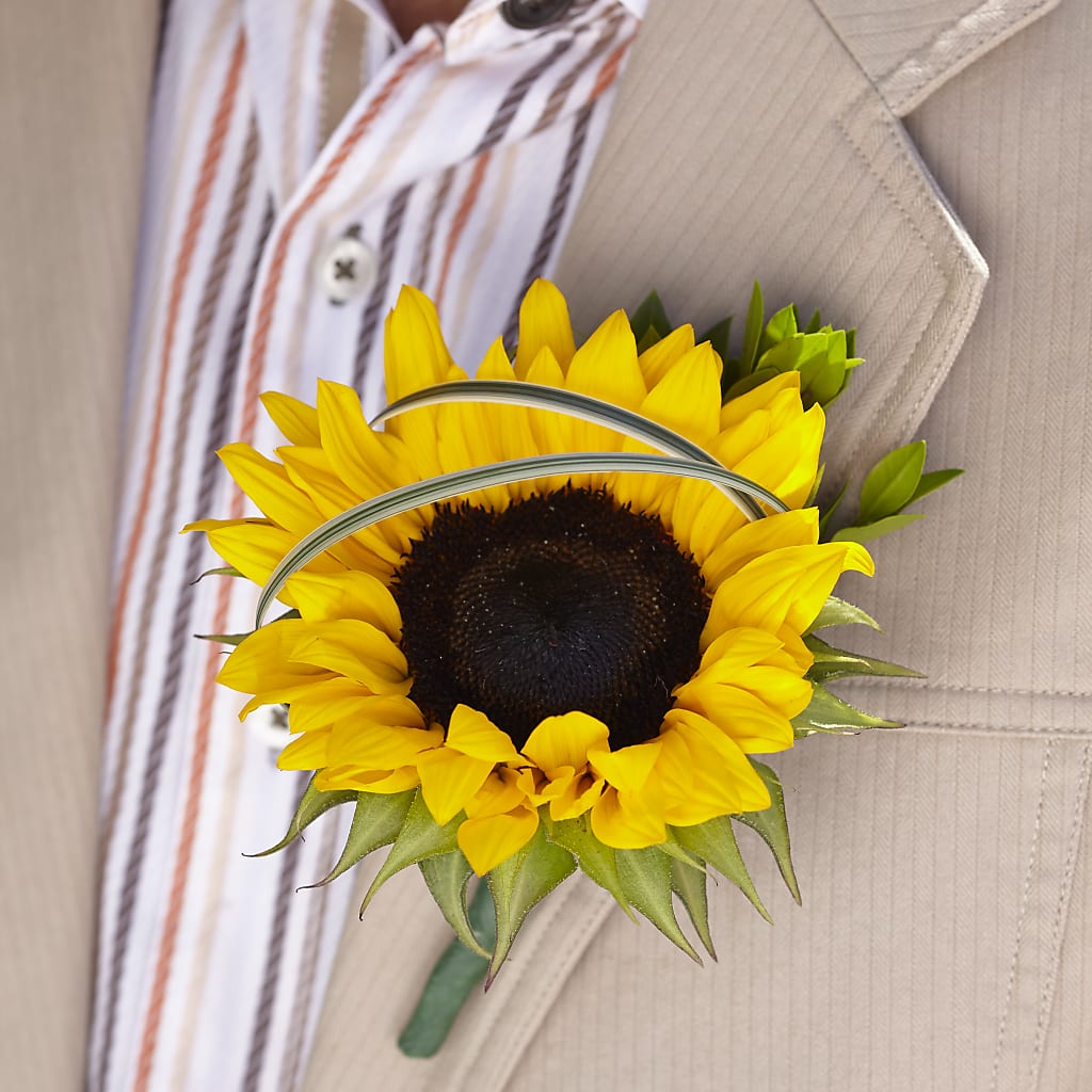 Free Spirit Boutonniere – Miami Flowers, Miami FL